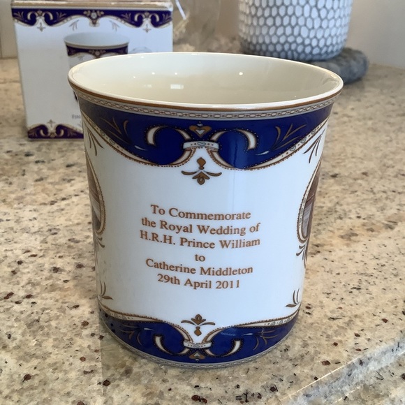 2011 Prince William and Kate Coffee Cup/Mug - Picture 4 of 5